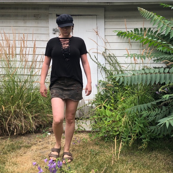 Black Lace-Up T-shirt - Picture 5 of 5